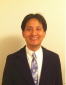 穿西装的男人描述已自动生成